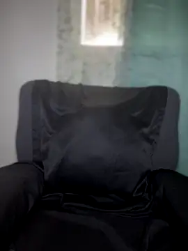 Snapshot of _foreigntitts chatting on 10.26.25 foreigntitts online show from 10.26.25