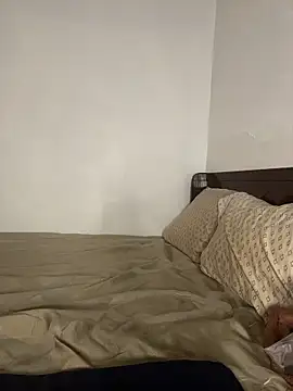 Snapshot of _foreigntitts chatting on 12.21.25 foreigntitts online show from 12.21.25