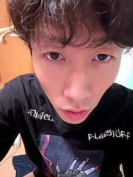 Snapshot of juri20cm chatting on 10.15.25 juri20cm online show from 10.15.25