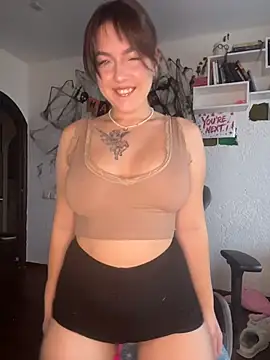 Snapshot of MikssMolly chatting on 11.28.25 MikssMolly online show from 11.28.25