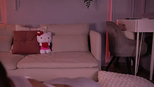 MillaSerene online show from 04.10.26