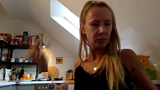 blondi2077 online show from 09.12.25