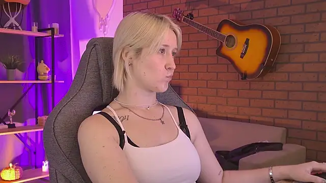 Snapshot of CinBellamy chatting on 07.13.26 CinBellamy online show from 07.13.26