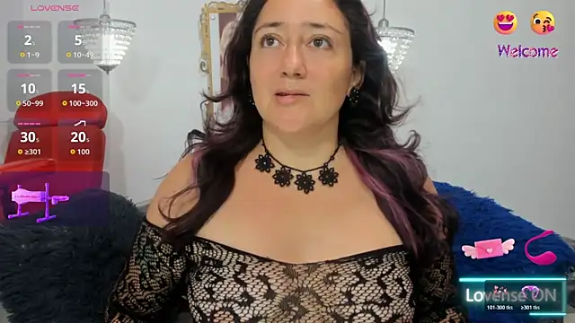 naughty milf esmeralda online show from 04.18.26