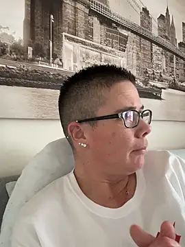 Snapshot of voluptuous-minx chatting on 12.04.25 voluptuous-minx online show from 12.04.25