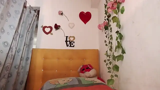 LULU ALANAA  online show from 09.14.25