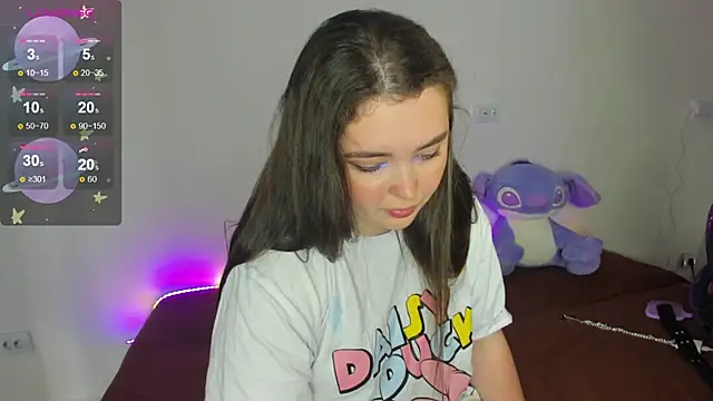 Snapshot of Alice_next_door chatting on 09.21.25 Alice next door online show from 09.21.25