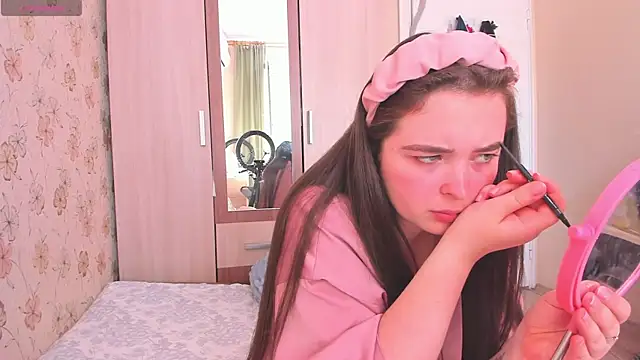 Alice next door online show from 06.02.26