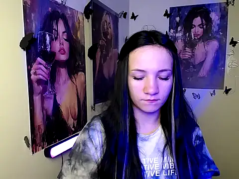 Snapshot of Em7MaA chatting on 09.30.25 Em7MaA online show from 09.30.25