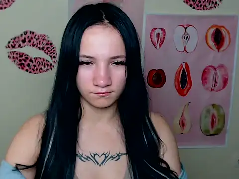 Snapshot of Em7MaA chatting on 10.08.25 Em7MaA online show from 10.08.25