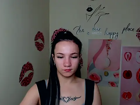 Snapshot of Em7MaA chatting on 10.11.25 Em7MaA online show from 10.11.25