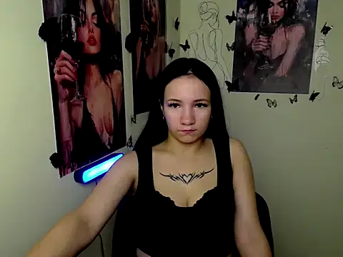 Snapshot of Em7MaA chatting on 10.14.25 Em7MaA online show from 10.14.25