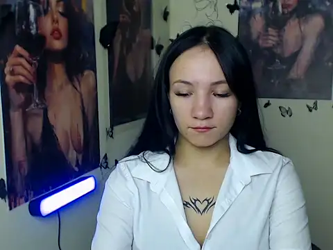 Snapshot of Em7MaA chatting on 10.29.25 Em7MaA online show from 10.29.25