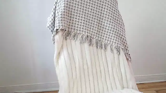 Snapshot of SparklingSoleil chatting on 10.03.25 SparklingSoleil online show from 10.03.25