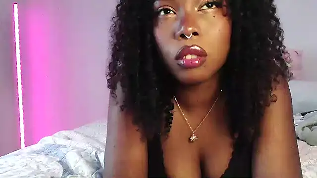 Snapshot of SparklingSoleil chatting on 11.28.25 SparklingSoleil online show from 11.28.25