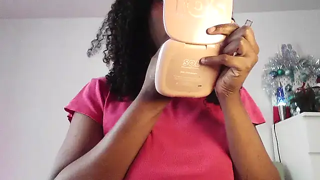 Snapshot of SparklingSoleil chatting on 12.22.25 SparklingSoleil online show from 12.22.25