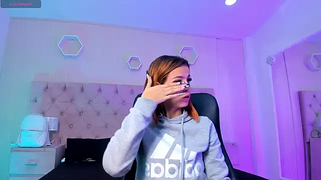 Snapshot of MadisonSky_ chatting on 10.12.25 MadisonSky online show from 10.12.25