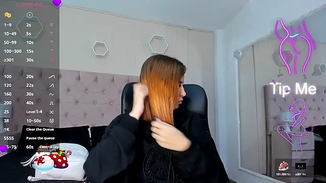 Snapshot of MadisonSky_ chatting on 10.13.25 MadisonSky online show from 10.13.25