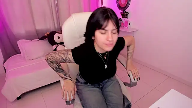 Snapshot of kurito_ chatting on 09.19.25 kurito online show from 09.19.25