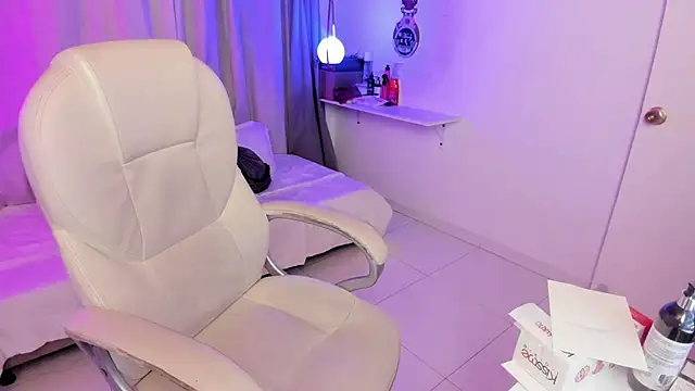 Snapshot of kurito_ chatting on 11.22.25 kurito online show from 11.22.25