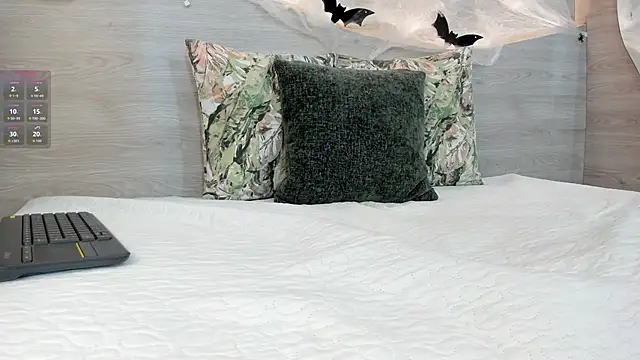 Snapshot of katia_cute chatting on 10.23.25 katia cute online show from 10.23.25