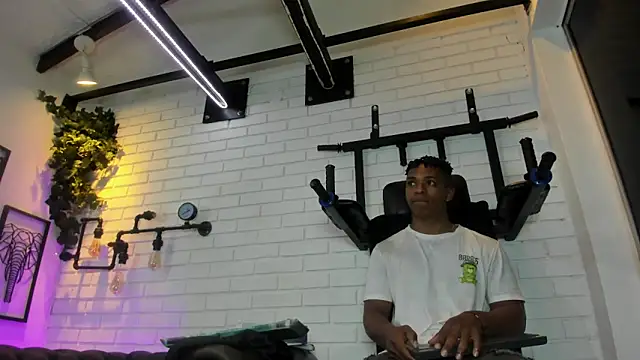 ItaloMoore online show from 03.12.26