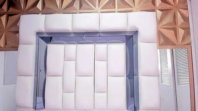 Snapshot of Angel_Dustt18 chatting on 09.17.25 Angel Dustt18 online show from 09.17.25