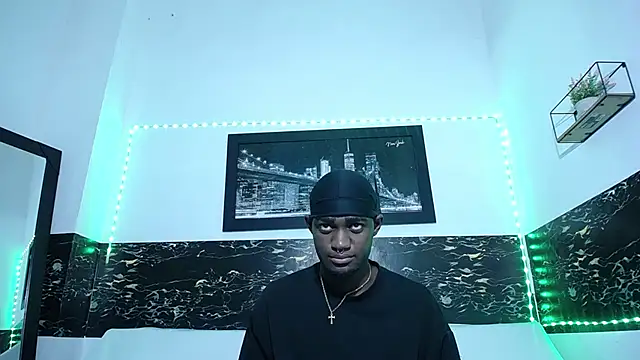 Snapshot of eebony_stallion chatting on 09.13.25 eebony stallion online show from 09.13.25