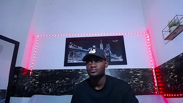 Snapshot of eebony_stallion chatting on 09.18.25 eebony stallion online show from 09.18.25