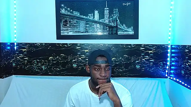 Snapshot of eebony_stallion chatting on 09.28.25 eebony stallion online show from 09.28.25