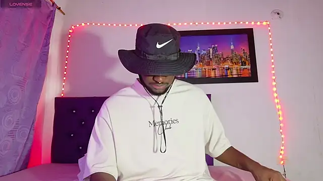 Snapshot of eebony_stallion chatting on 04.22.26 eebony stallion online show from 04.22.26