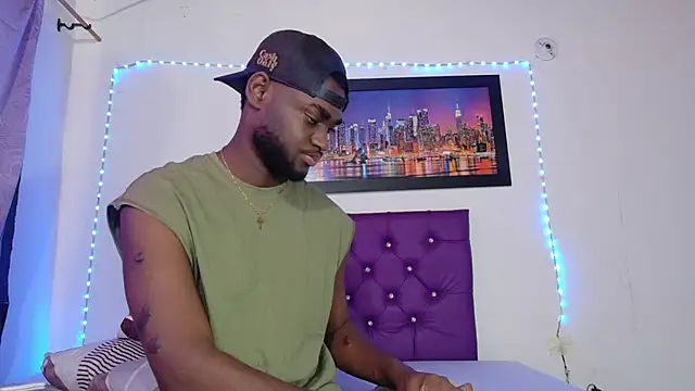Snapshot of eebony_stallion chatting on 04.30.26 eebony stallion online show from 04.30.26
