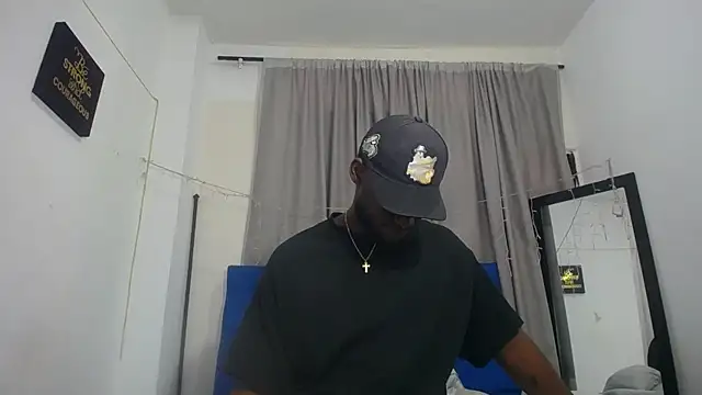 Snapshot of eebony_stallion chatting on 05.08.26 eebony stallion online show from 05.08.26