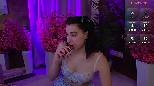 Snapshot of arcane_doll chatting on 10.05.25 arcane doll online show from 10.05.25