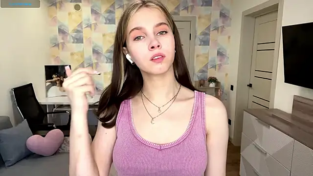 Snapshot of NylaNadler chatting on 02.11.26 NylaNadler online show from 02.11.26