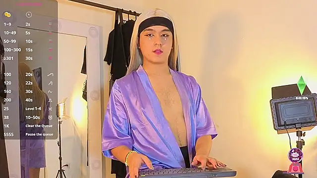 Snapshot of derek_greyy_ chatting on 09.10.25 derek greyy online show from 09.10.25