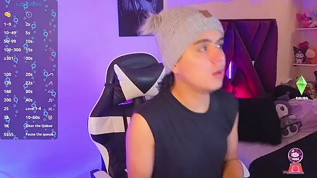 Snapshot of derek_greyy_ chatting on 09.22.25 derek greyy online show from 09.22.25