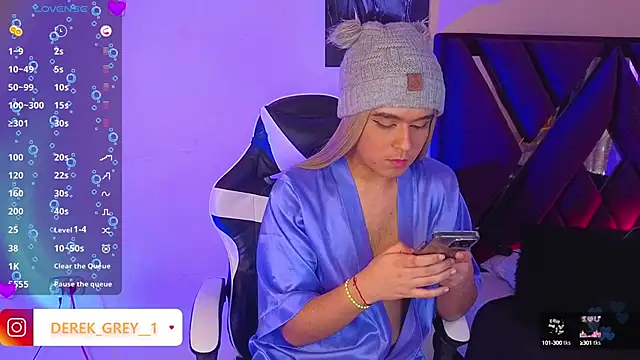 Snapshot of derek_greyy_ chatting on 09.30.25 derek greyy online show from 09.30.25