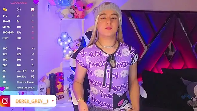 Snapshot of derek_greyy_ chatting on 10.08.25 derek greyy online show from 10.08.25