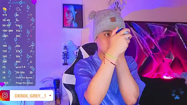 Snapshot of derek_greyy_ chatting on 10.27.25 derek greyy online show from 10.27.25