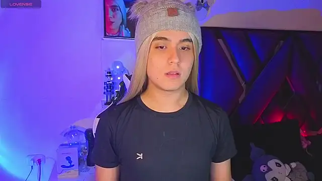 Snapshot of derek_greyy_ chatting on 11.10.25 derek greyy online show from 11.10.25