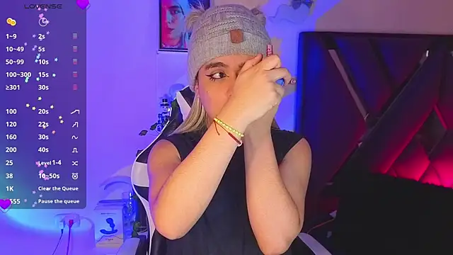 Snapshot of derek_greyy_ chatting on 11.12.25 derek greyy online show from 11.12.25