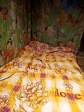 Snapshot of hotmomma8 chatting on 12.19.25 hotmomma8 online show from 12.19.25