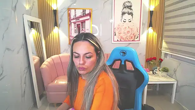 Snapshot of Jade_Jones_a chatting on 09.19.25 Jade Jones a online show from 09.19.25