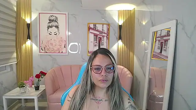 Snapshot of Jade_Jones_a chatting on 11.05.25 Jade Jones a online show from 11.05.25