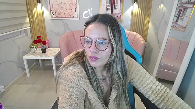 Snapshot of Jade_Jones_a chatting on 11.22.25 Jade Jones a online show from 11.22.25