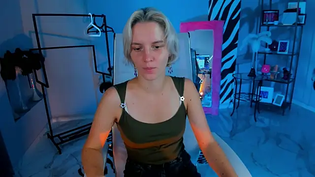 Snapshot of BethanyCloud chatting on 10.02.25 BethanyCloud online show from 10.02.25