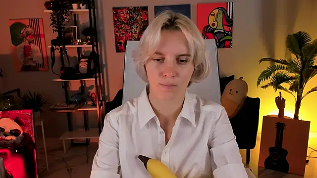 Snapshot of BethanyCloud chatting on 10.04.25 BethanyCloud online show from 10.04.25