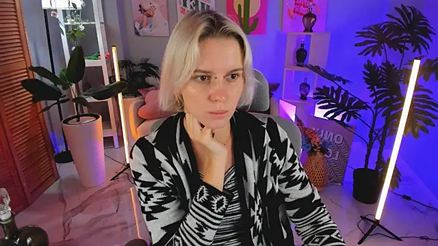 Snapshot of BethanyCloud chatting on 10.29.25 BethanyCloud online show from 10.29.25