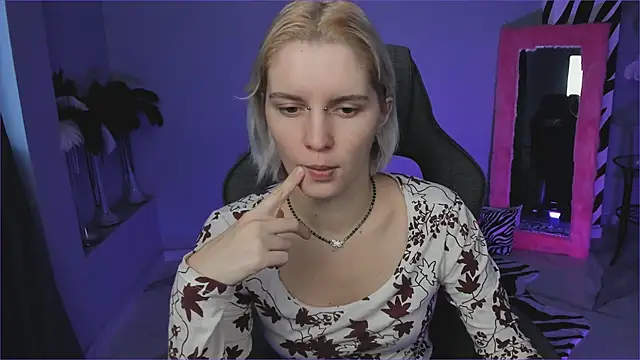 Snapshot of BethanyCloud chatting on 11.27.25 BethanyCloud online show from 11.27.25